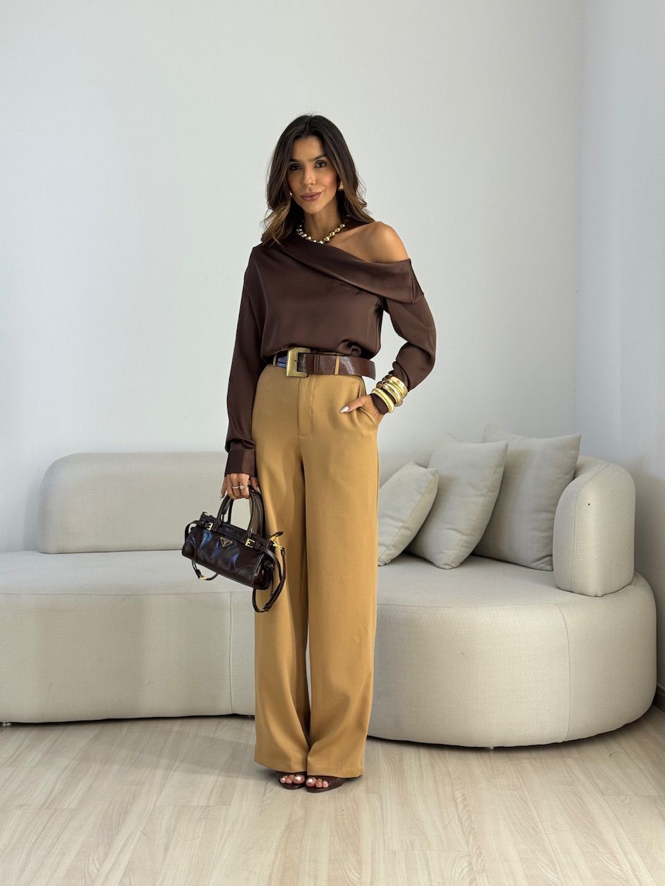 BLUSA PRISCILA OMBRO CAÍDO CAFÉ