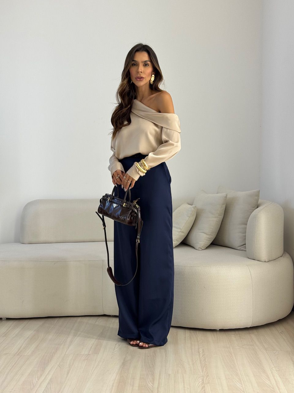 BLUSA PRISCILA OMBRO CAÍDO AREIA