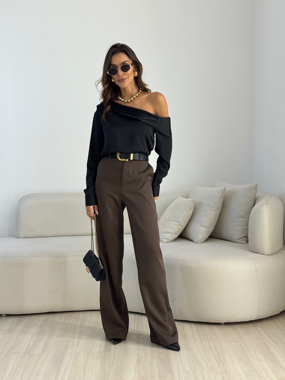 BLUSA PRISCILA OMBRO CAÍDO PRETA