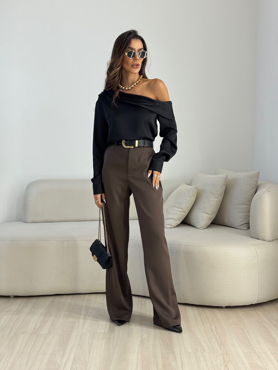 BLUSA PRISCILA OMBRO CAÍDO PRETA