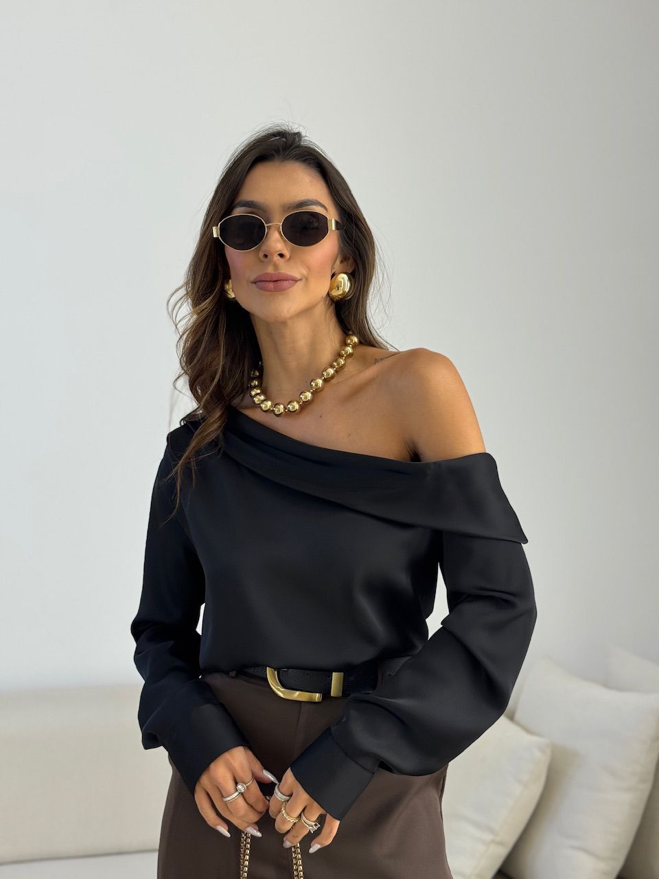 BLUSA PRISCILA OMBRO CAÍDO PRETA