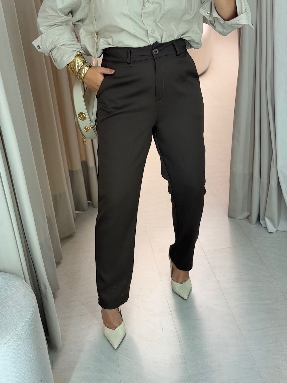 CALÇA ALICE ALFAIATARIA CAFÉ - 0075580160 - CAROLLA FERRARO