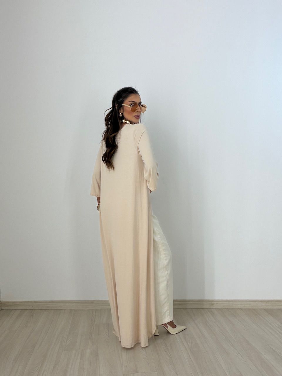 BLUSA JULIANA ASSIMÉTRICA ALONGADA AREIA