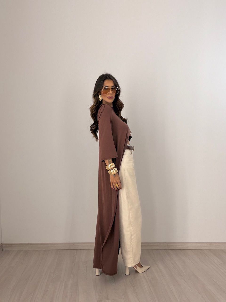 BLUSA JULIANA ASSIMÉTRICA ALONGADA MARROM