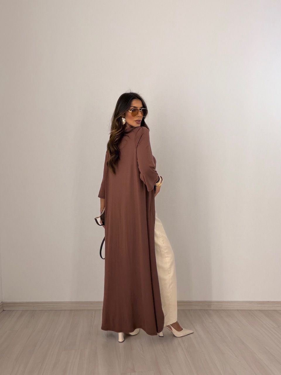 BLUSA JULIANA ASSIMÉTRICA ALONGADA MARROM