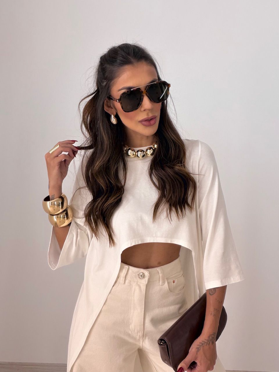 BLUSA JULIANA ASSIMÉTRICA ALONGADA OFF - 007776004... - CAROLLA FERRARO