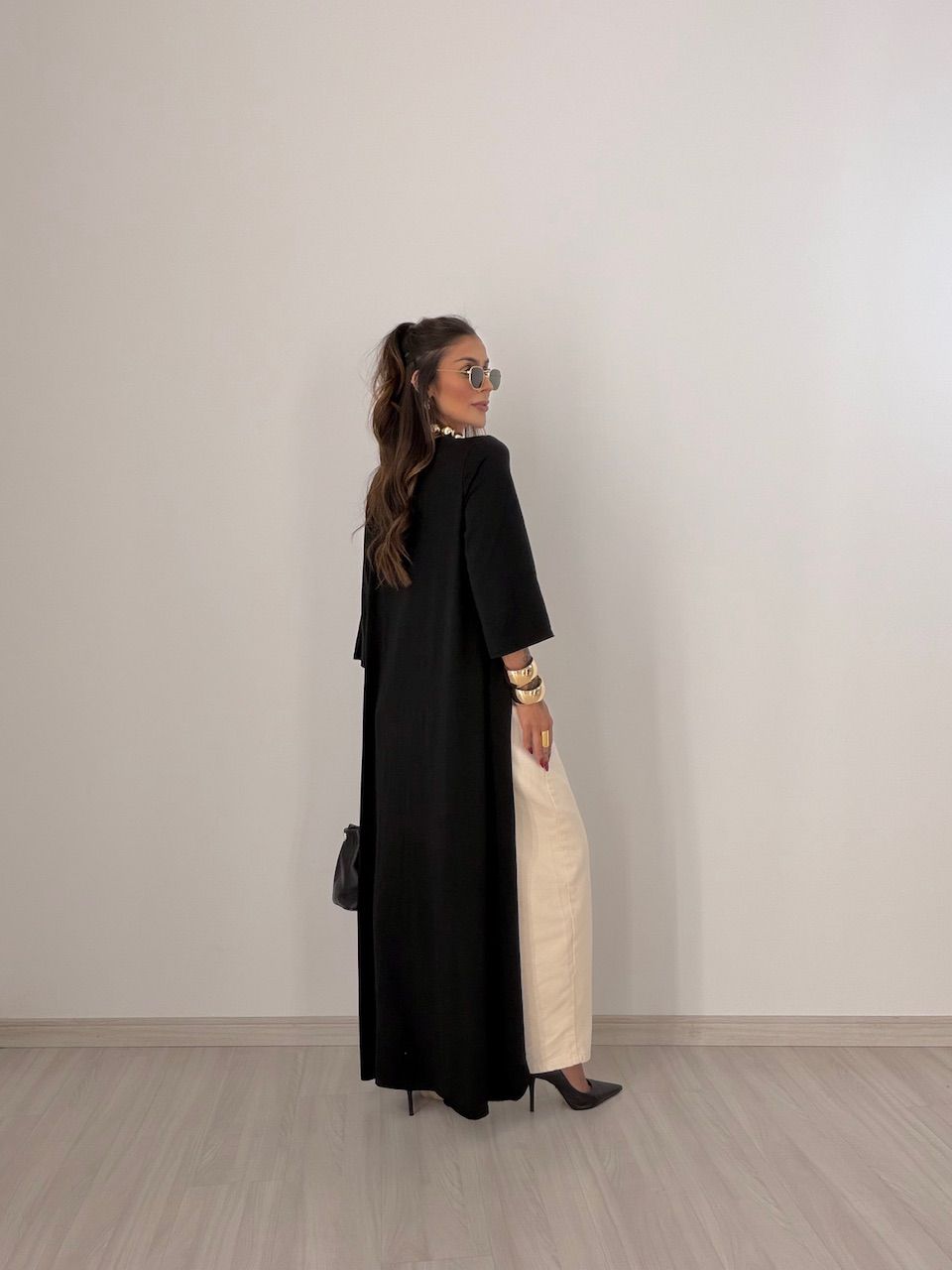 BLUSA JULIANA ASSIMÉTRICA ALONGADA PRETA