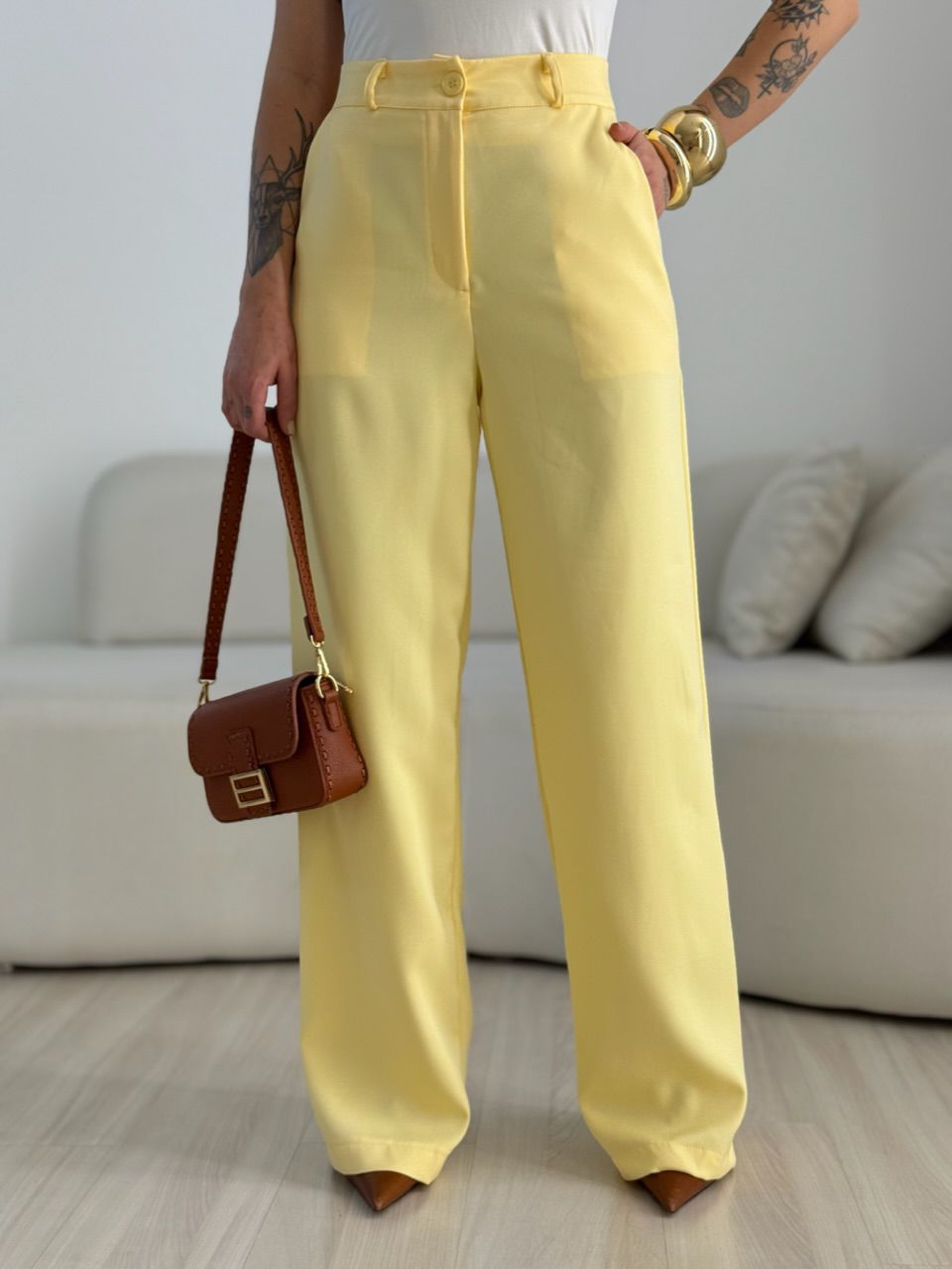 CALÇA ANA JULIA PANTALONA YELLOW BUTTER - 00683804... - CAROLLA FERRARO