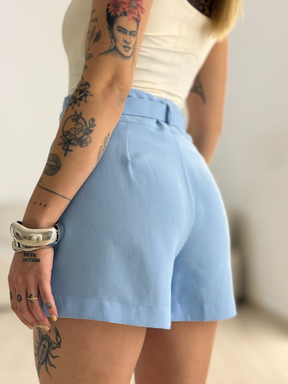 SHORT OLIVIA CINTO AZUL