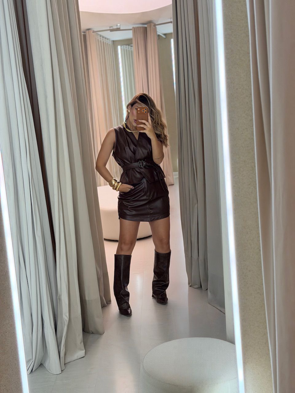 SAIA RAFAELY COURO FAKE CAFÉ