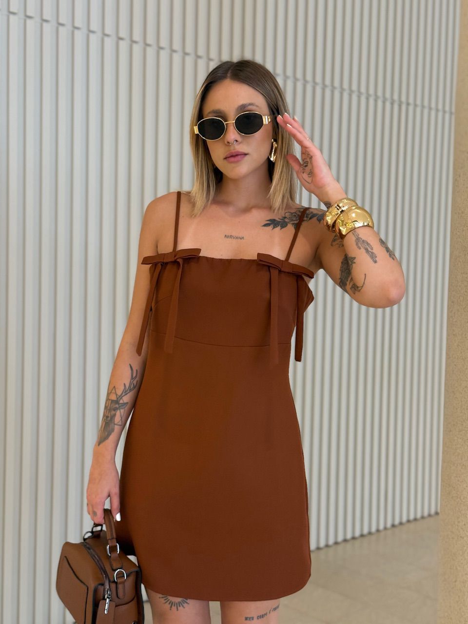 VESTIDO PATRICIA CURTO LACINHO MARROM