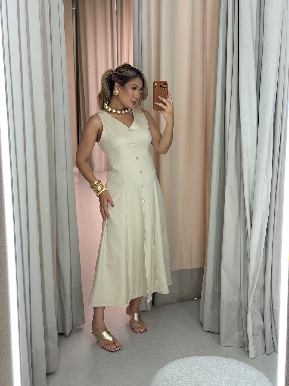 VESTIDO MARISOL BOTÕES AREIA - 0074460110 - CAROLLA FERRARO