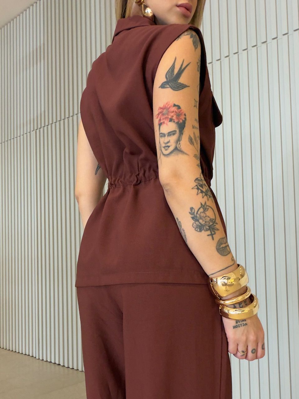 CONJUNTO ANTONELA COLETE CARGO MARROM