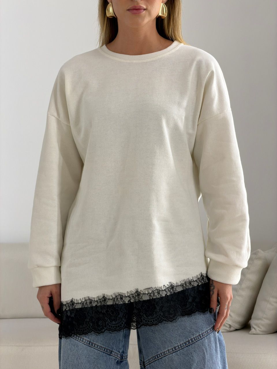 MOLETOM MARIANA RENDA OFF/PRETO