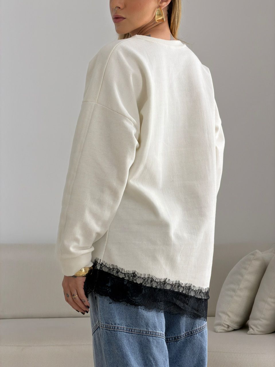 MOLETOM MARIANA RENDA OFF/PRETO