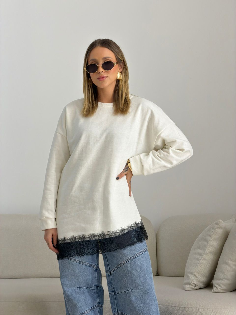 MOLETOM MARIANA RENDA OFF/PRETO