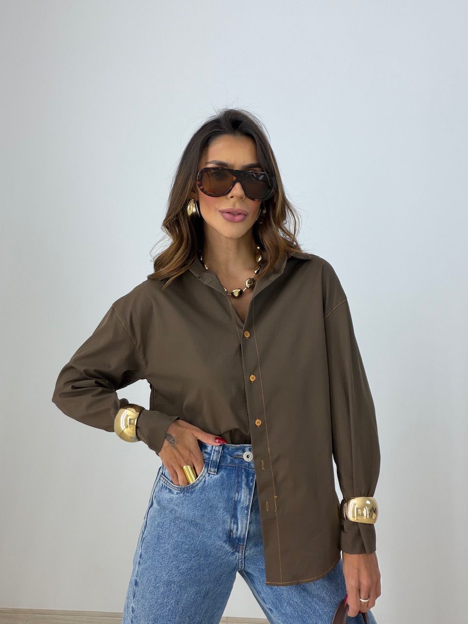 CAMISA DAMARIS VIÉS MARROM - 0077830054 - CAROLLA FERRARO