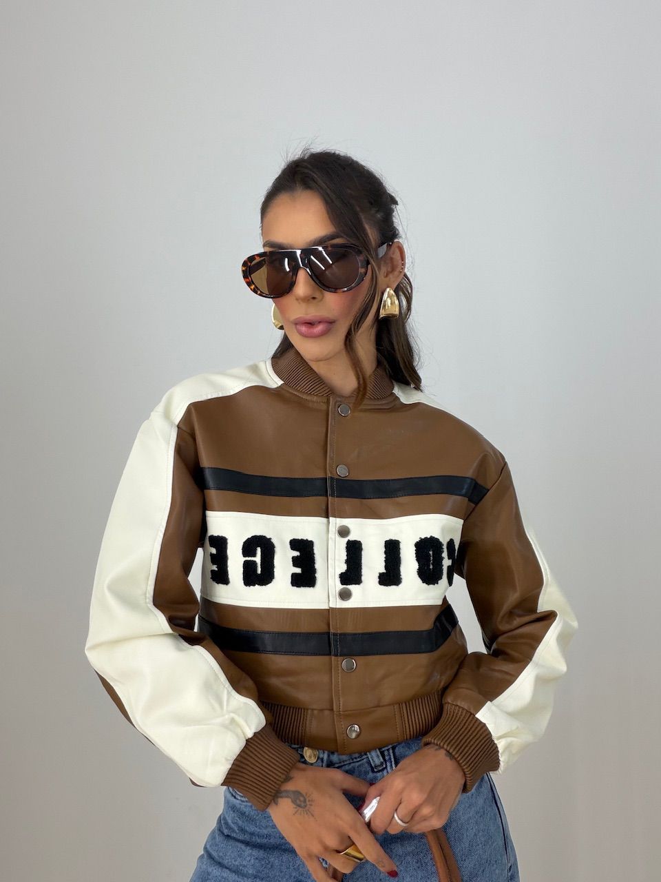 JAQUETA BETTY COLLEGE MARROM - 0077810054 - CAROLLA FERRARO