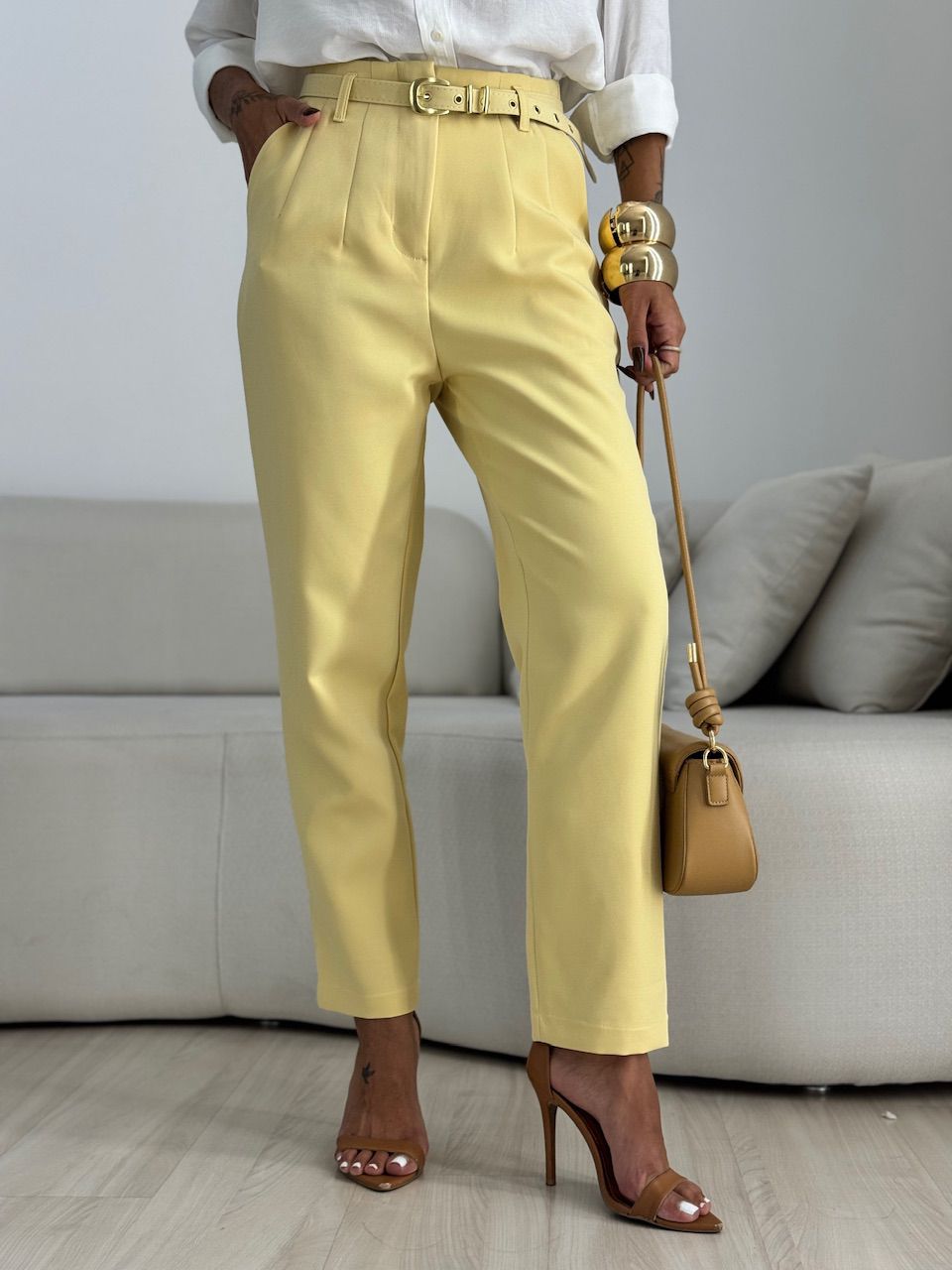 CALÇA LIA CINTO AMARELA