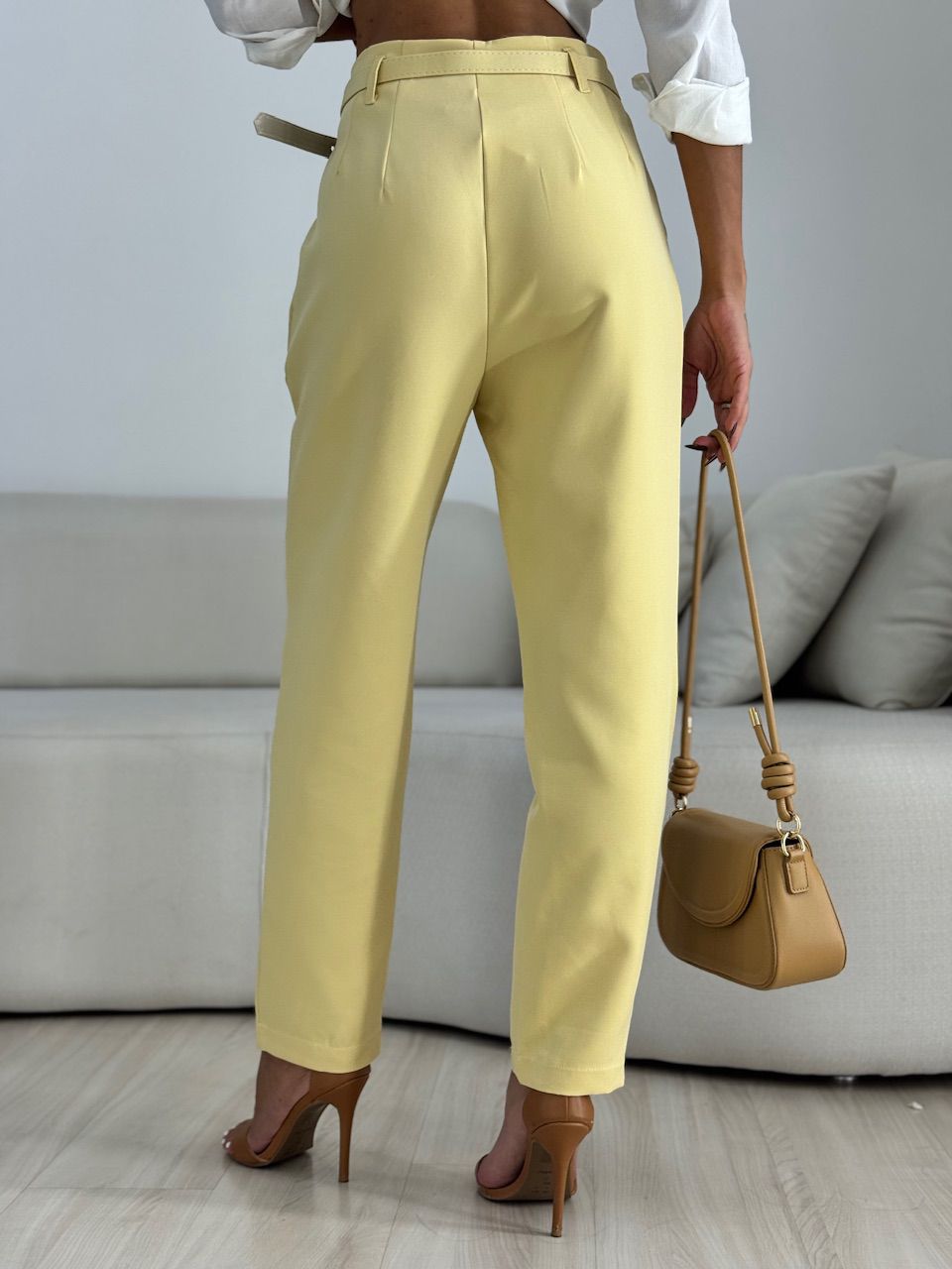 CALÇA LIA CINTO AMARELA