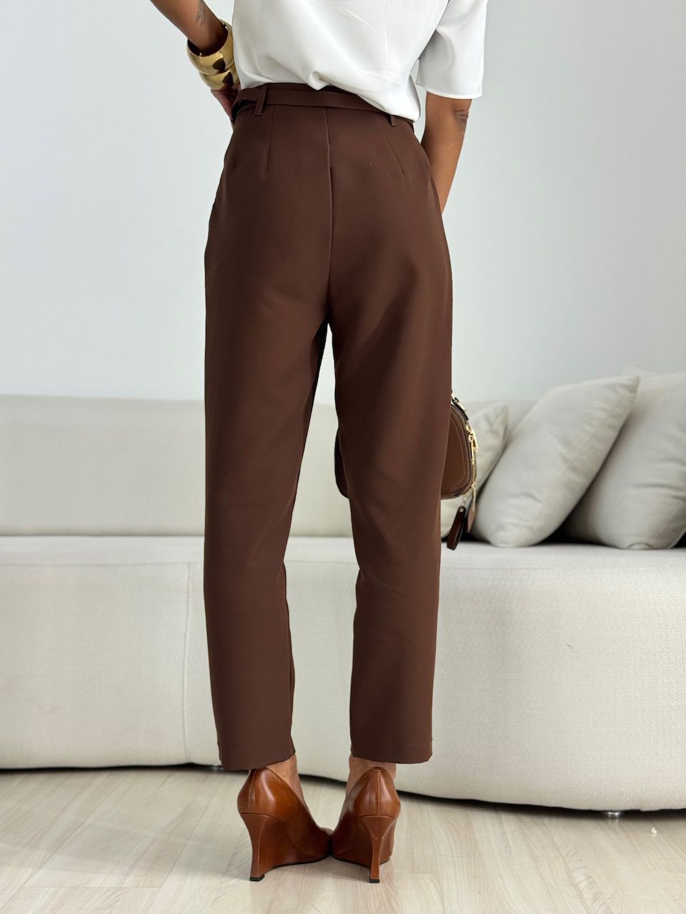 CALÇA LIA CINTO MARROM