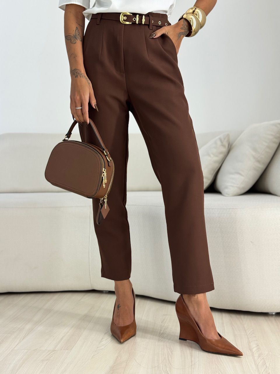 CALÇA LIA CINTO MARROM - 0071020054 - CAROLLA FERRARO