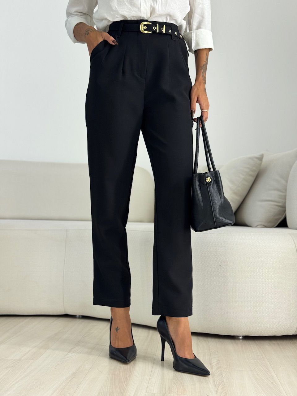 CALÇA LIA CINTO PRETA - 0071020033 - CAROLLA FERRARO