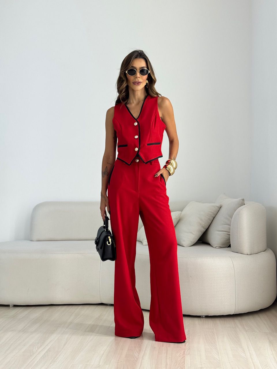 CONJUNTO ANA MARA COLETE CALÇA VERMELHO - 00708902... - CAROLLA FERRARO