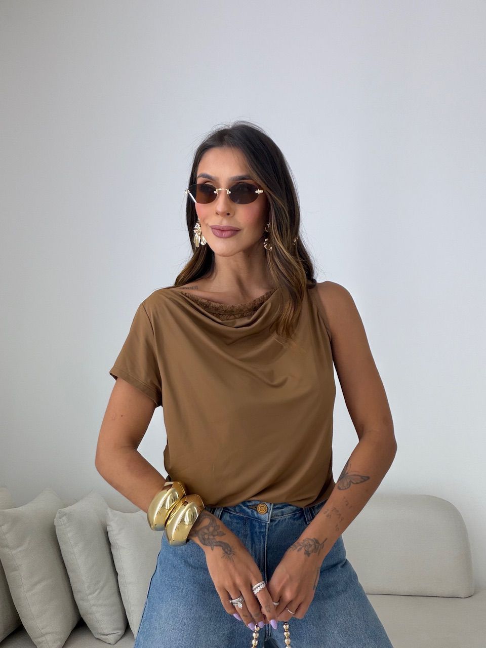 BLUSA HELOÍSA RENDA MARROM - 0082680054 - CAROLLA FERRARO