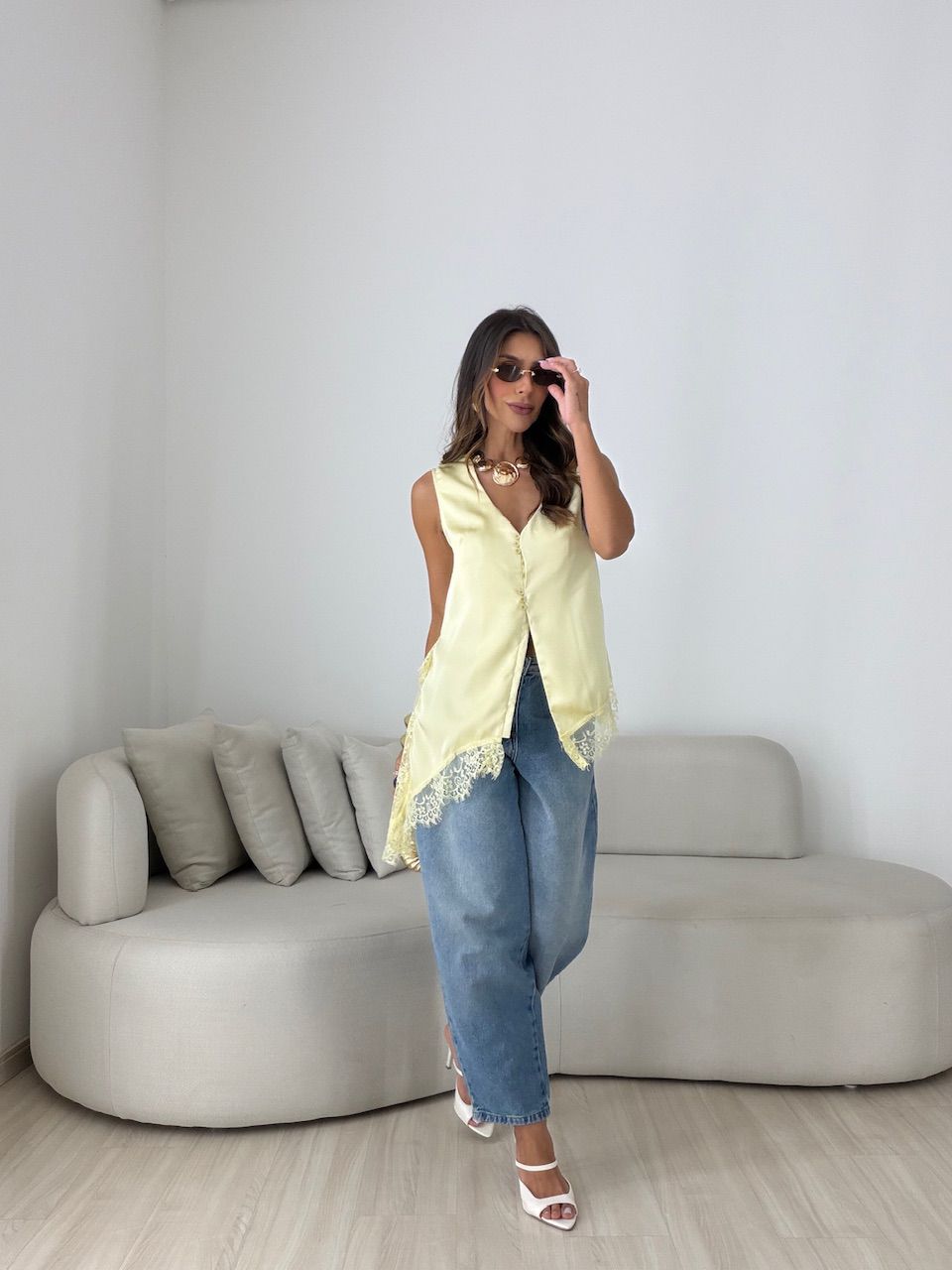 BLUSA LUNA RENDA ASSIMÉTRICA AMARELA