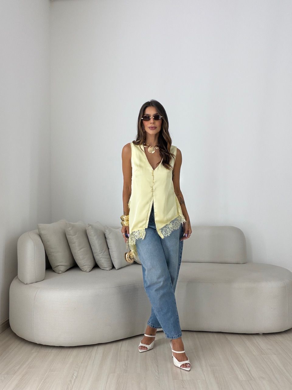 BLUSA LUNA RENDA ASSIMÉTRICA AMARELA