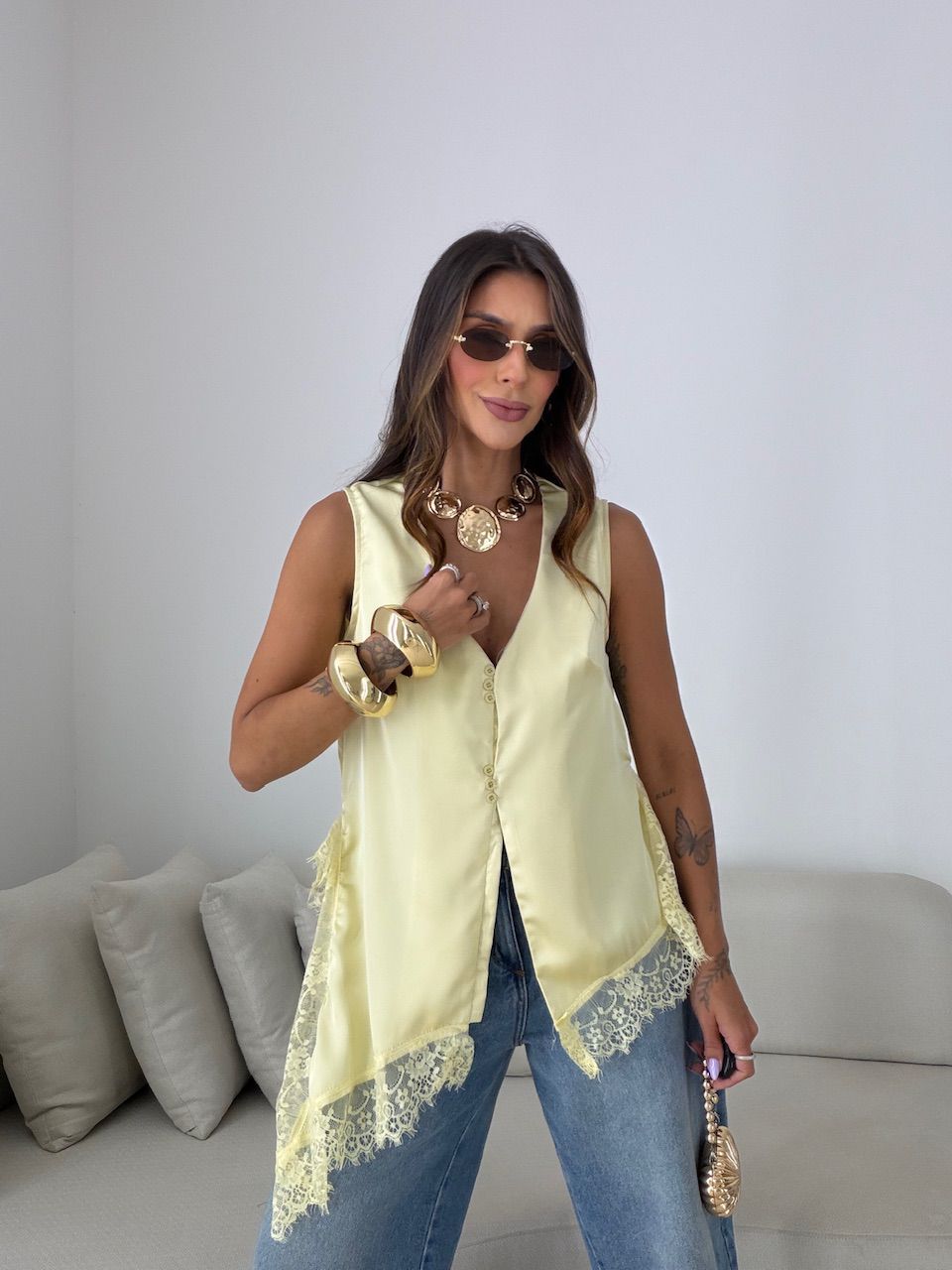 BLUSA LUNA RENDA ASSIMÉTRICA AMARELA