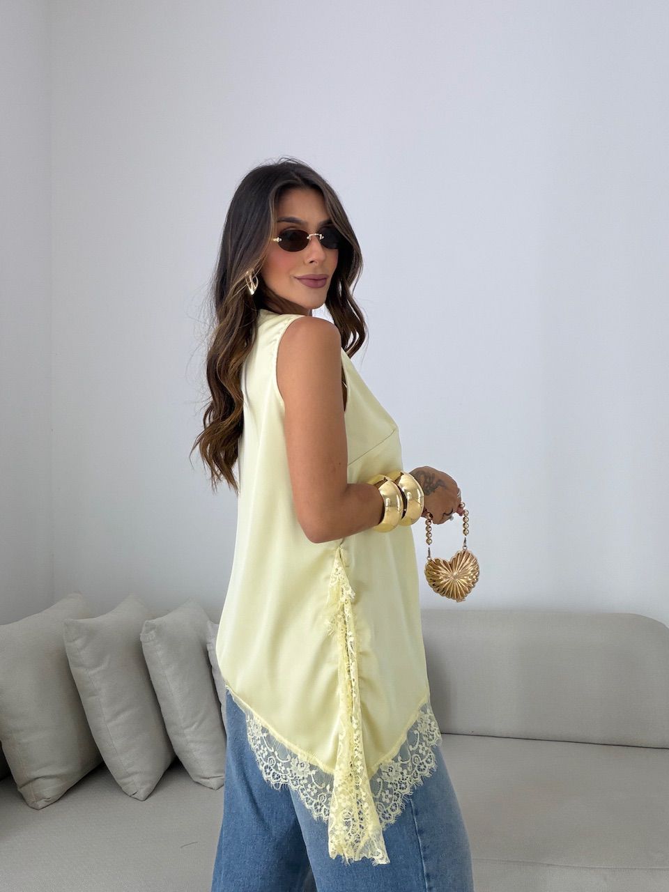 BLUSA LUNA RENDA ASSIMÉTRICA AMARELA