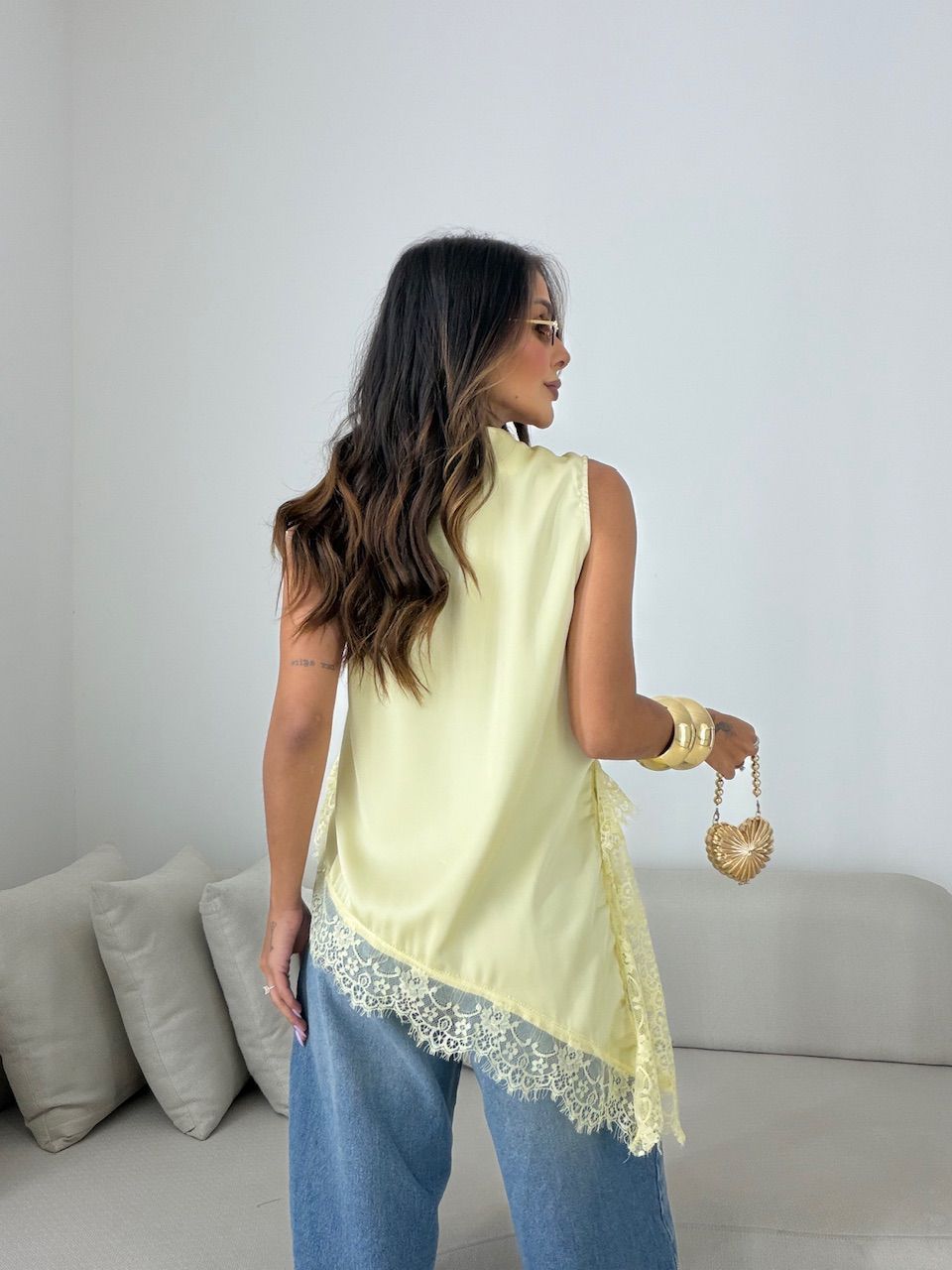 BLUSA LUNA RENDA ASSIMÉTRICA AMARELA