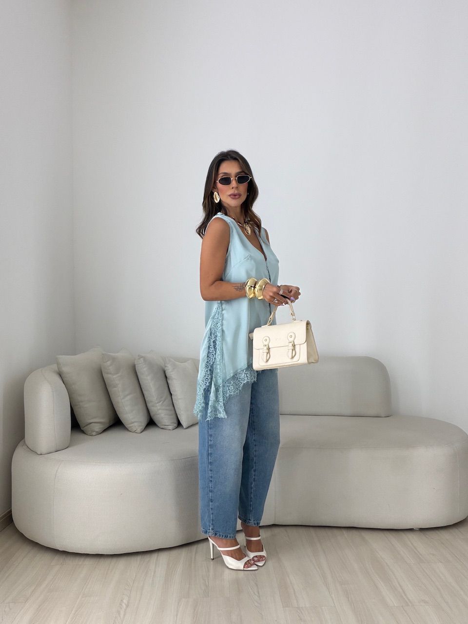 BLUSA LUNA RENDA ASSIMÉTRICA AZUL