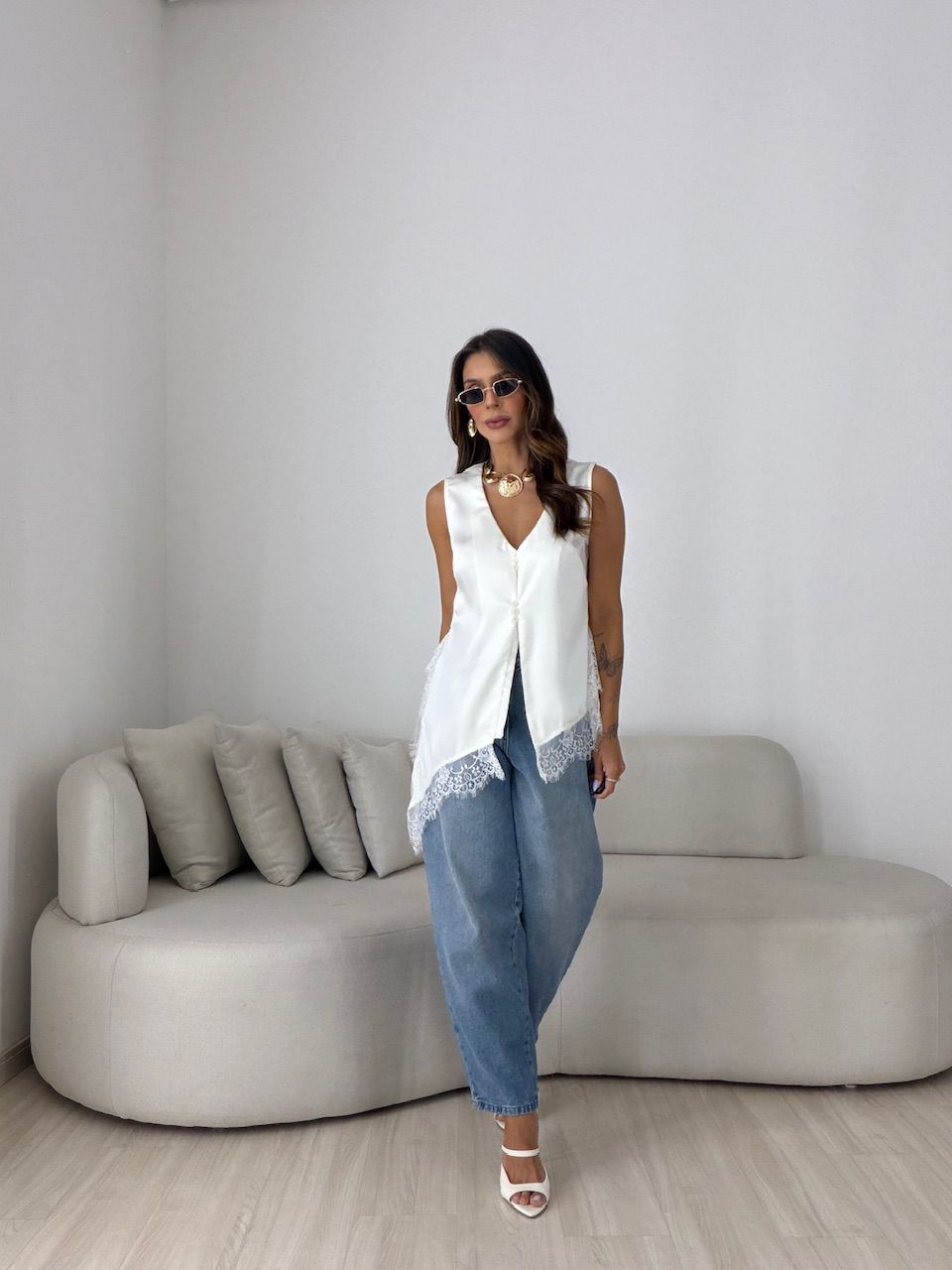 BLUSA LUNA RENDA ASSIMÉTRICA MARFIM