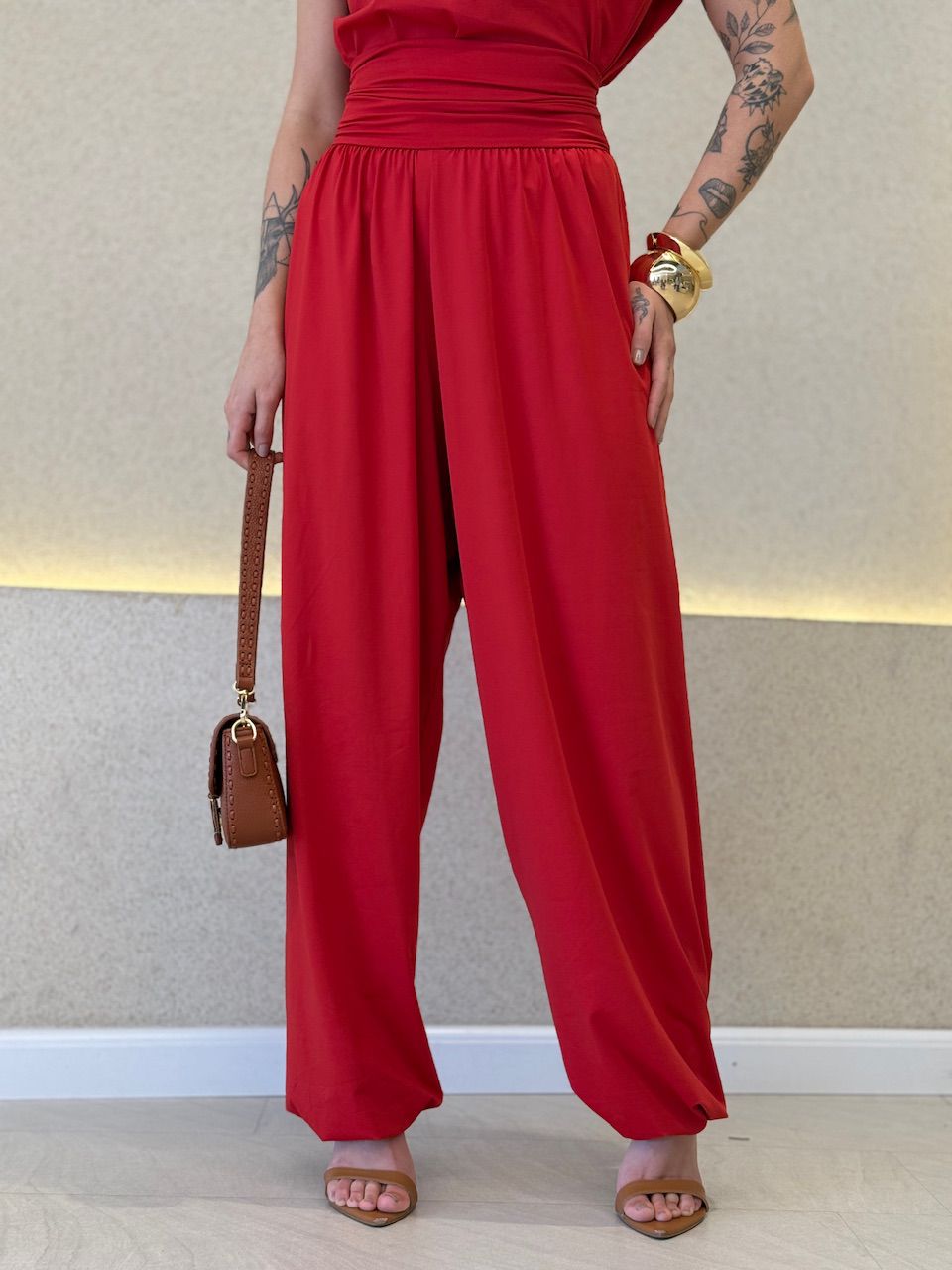 CALÇA ANTÔNIA CF ALADIM ALADIM VERMELHA - 00717900... - CAROLLA FERRARO