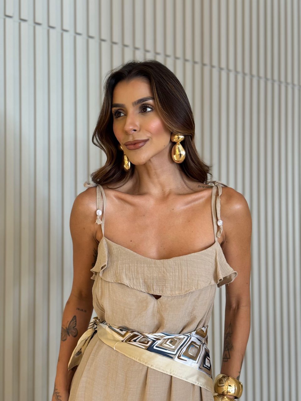 VESTIDO MONIQUE LONGUETE CAQUI