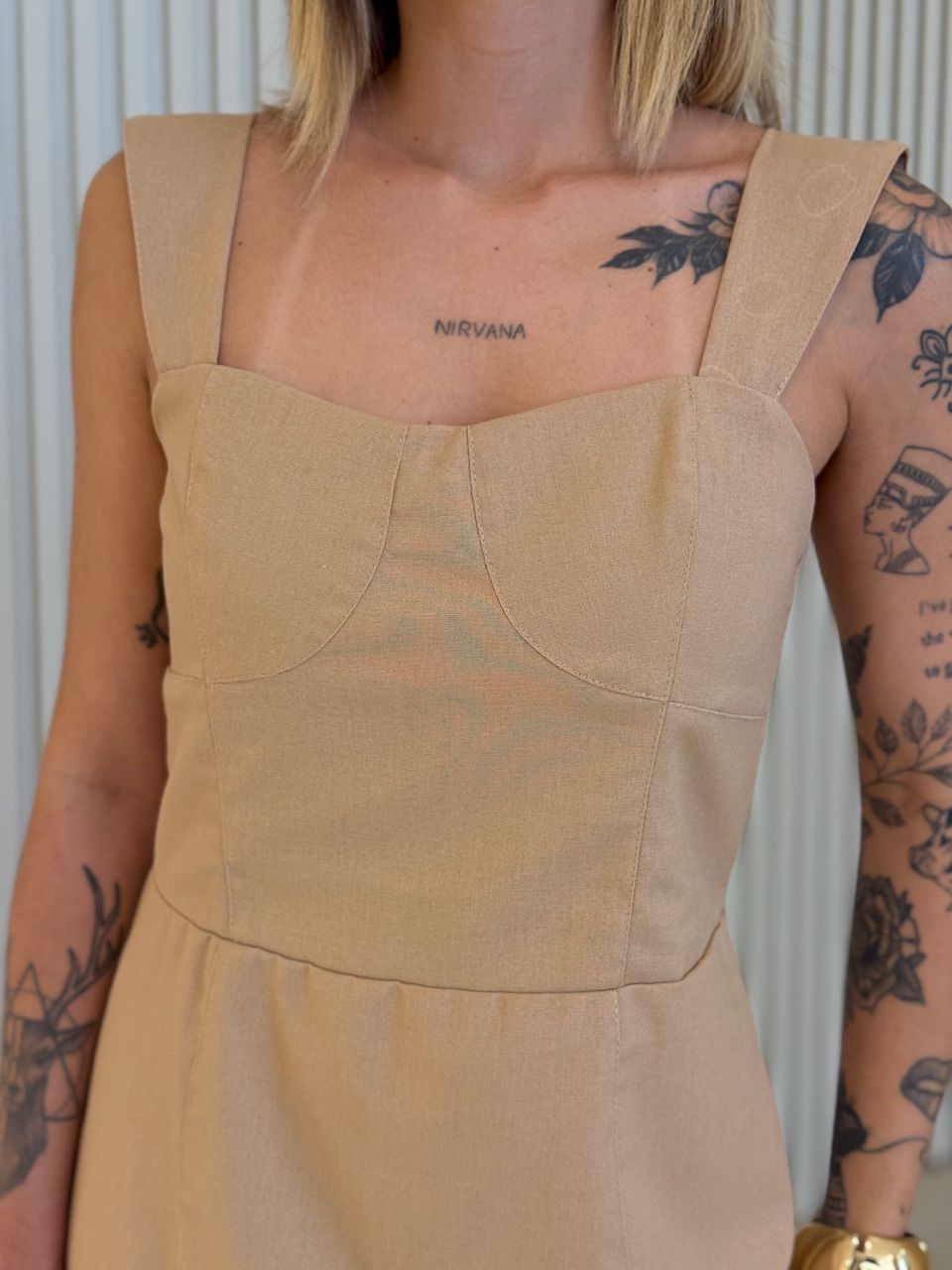 VESTIDO VANESSA CURTO NUDE