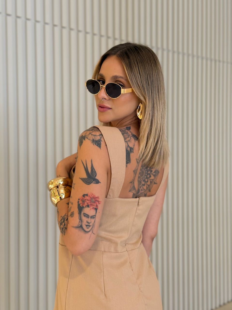 VESTIDO VANESSA CURTO NUDE