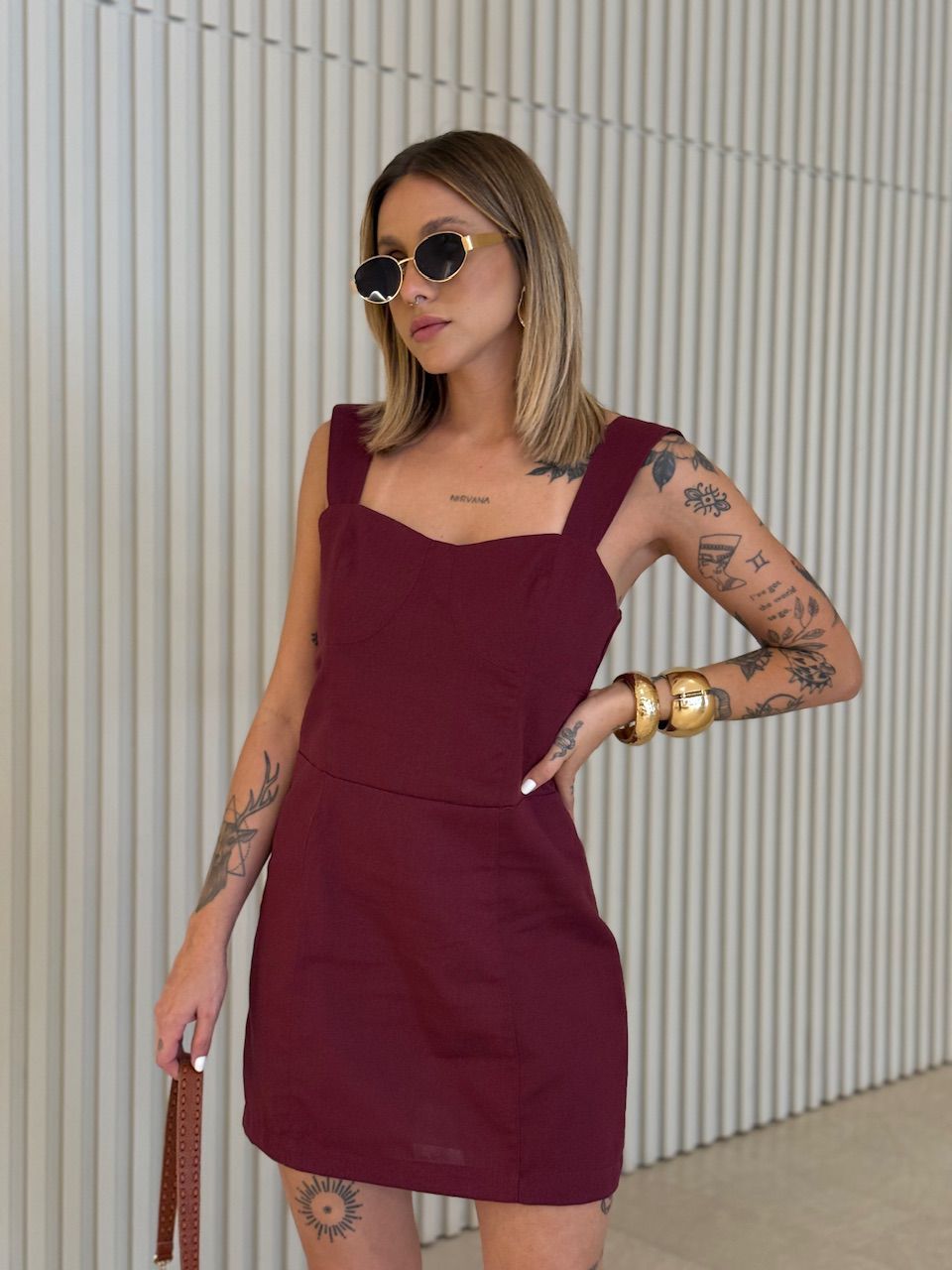 VESTIDO VANESSA CURTO VINHO