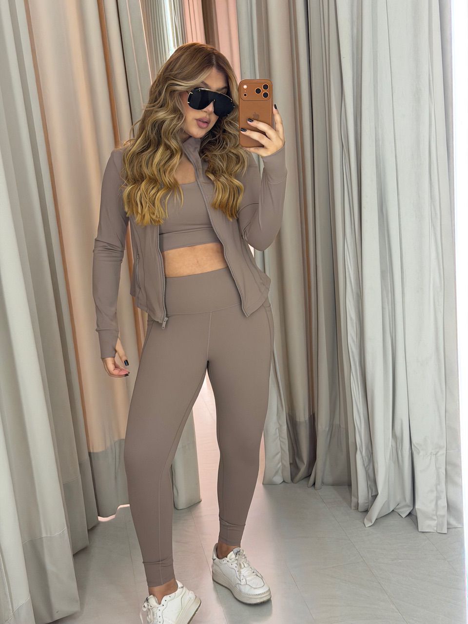 JAQUETA ELIZABETH FITNESS CAQUI