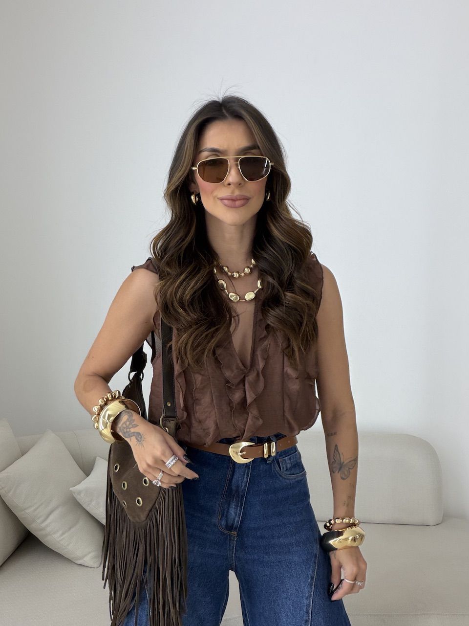 BLUSA CLARICE BABADOS CAFÉ - 0080180160 - CAROLLA FERRARO