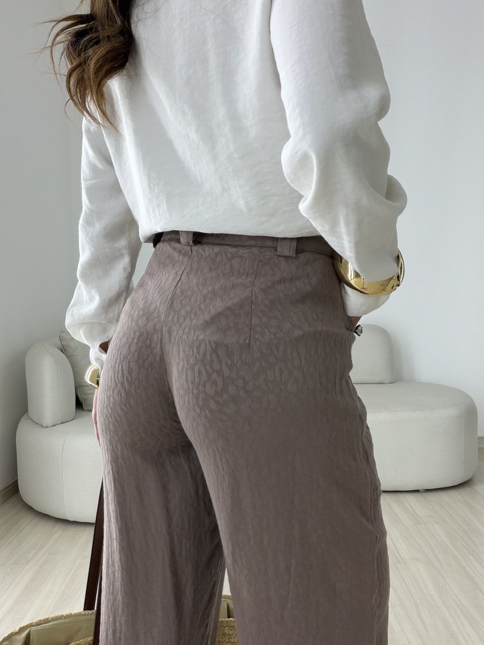 CALÇA MIA BOLSO FRONTAL CAQUI