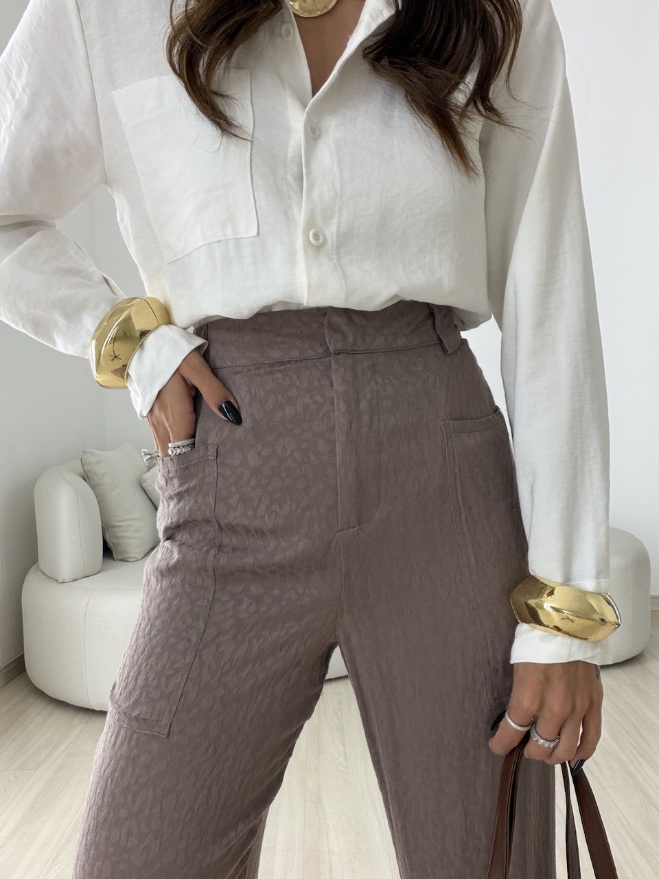 CALÇA MIA BOLSO FRONTAL CAQUI