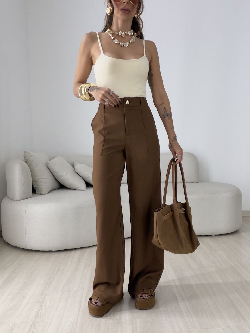 CALÇA SILMARA BOLSO FRONTAL MARROM - 0080330054 - CAROLLA FERRARO