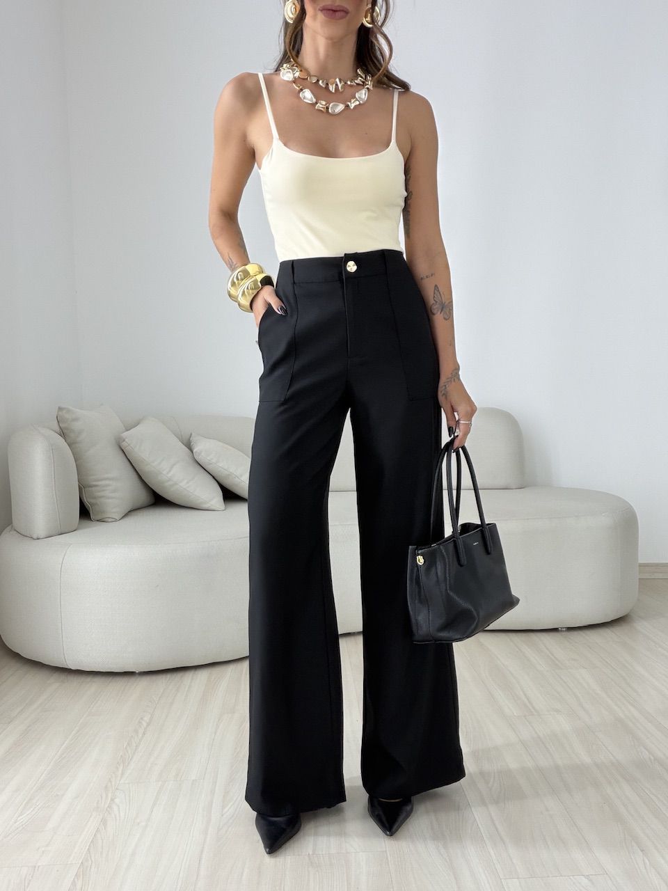 CALÇA SILMARA BOLSO FRONTAL PRETA - 0080330033 - CAROLLA FERRARO