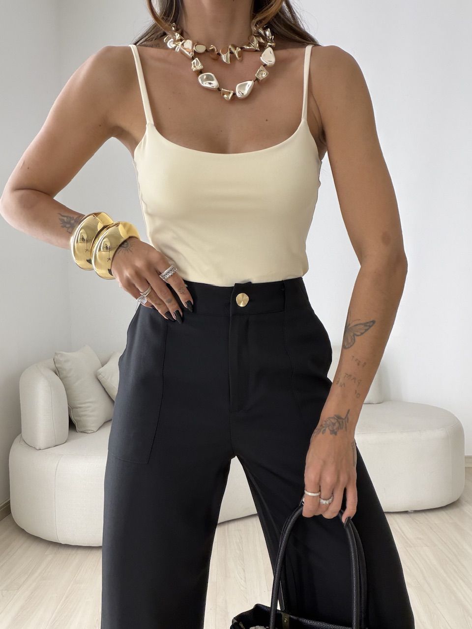 CALÇA SILMARA BOLSO FRONTAL PRETA