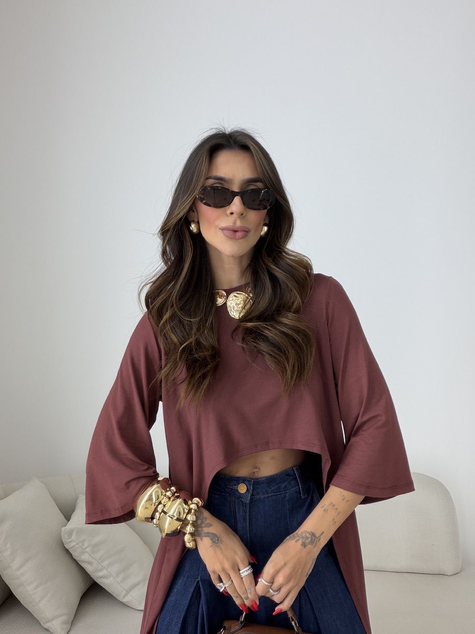 BLUSA JULIANA 02 ASSIMÉTRICA ALONGADA MARROM - 007... - CAROLLA FERRARO