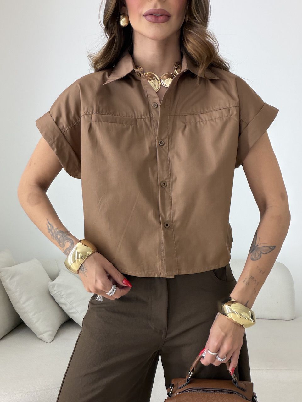 CAMISA CORA CROPPED MARROM